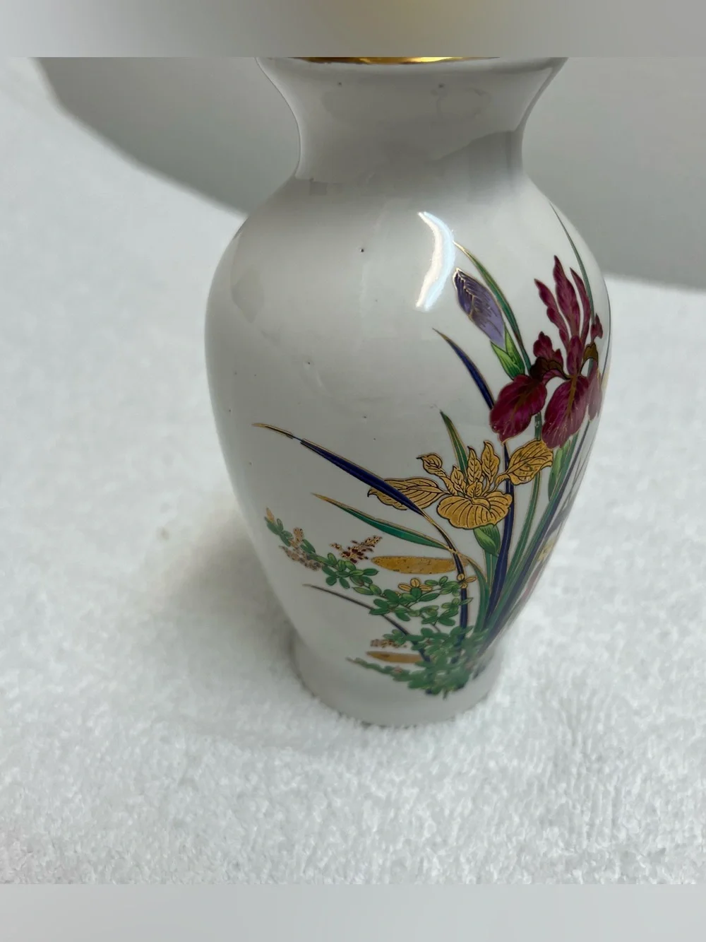 Vintage Floral Lilly Decorated Gold Color White Vase